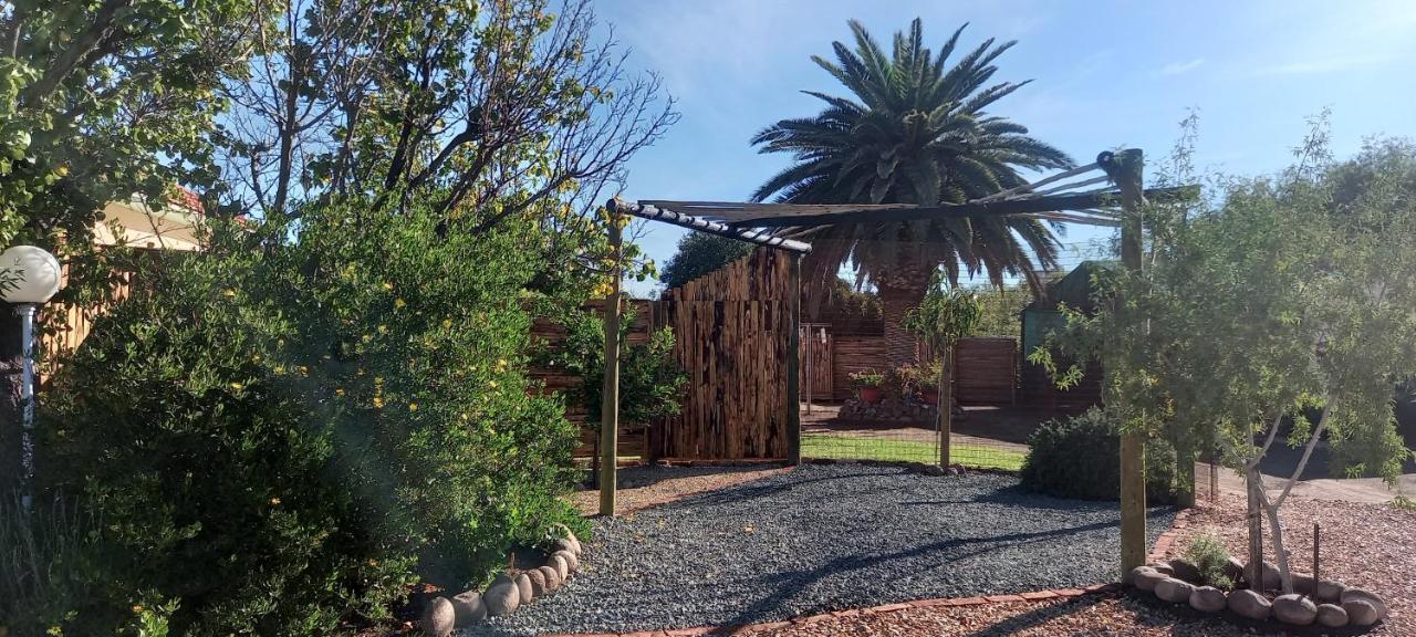 Mitat Guesthouse Beaufort West Bagian luar foto