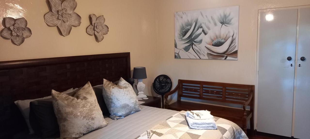 Mitat Guesthouse Beaufort West Bagian luar foto