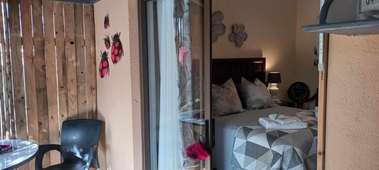 Mitat Guesthouse Beaufort West Bagian luar foto