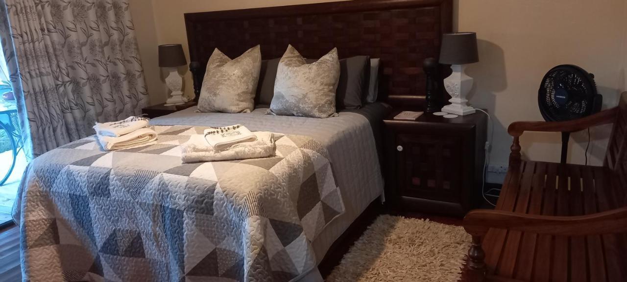 Mitat Guesthouse Beaufort West Bagian luar foto