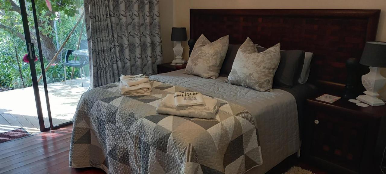 Mitat Guesthouse Beaufort West Bagian luar foto