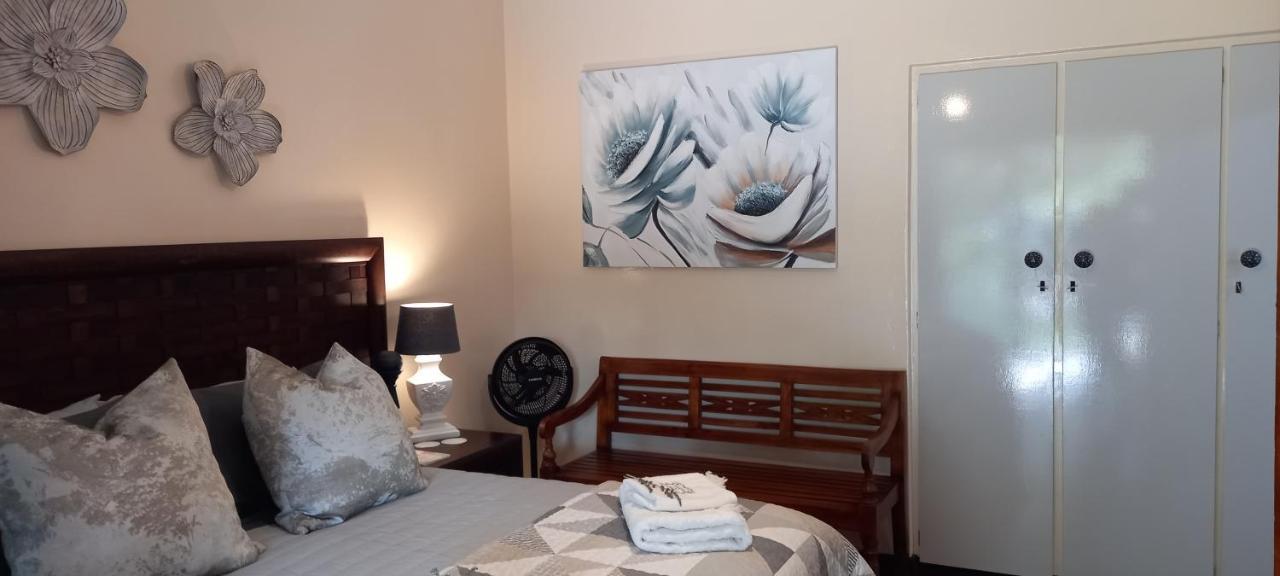 Mitat Guesthouse Beaufort West Bagian luar foto