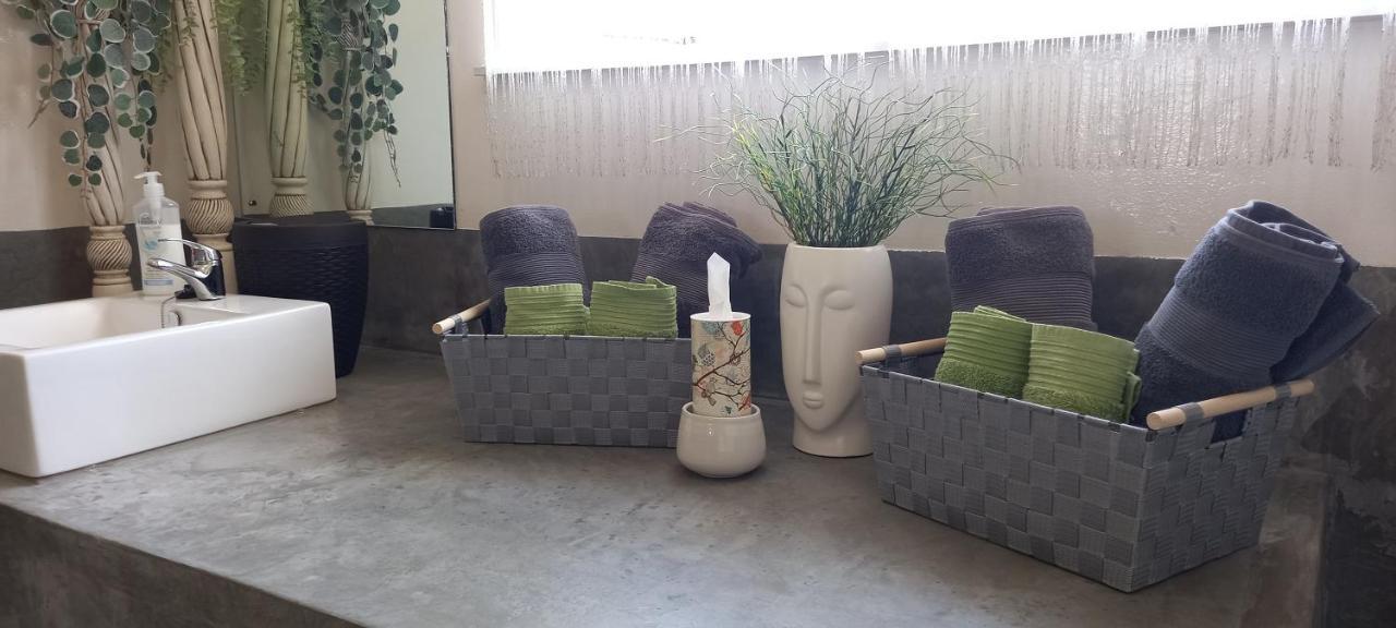Mitat Guesthouse Beaufort West Bagian luar foto