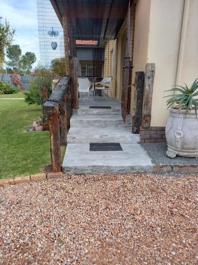 Mitat Guesthouse Beaufort West Bagian luar foto