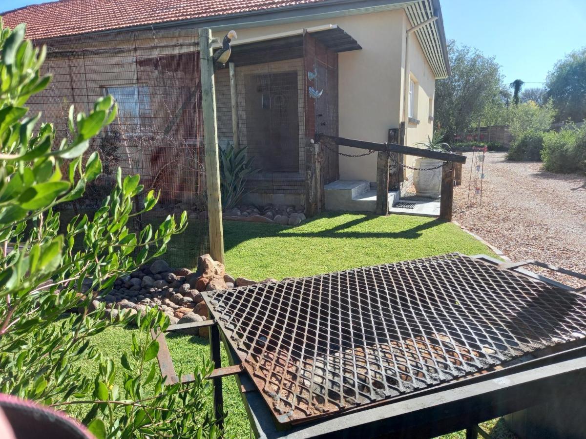 Mitat Guesthouse Beaufort West Bagian luar foto